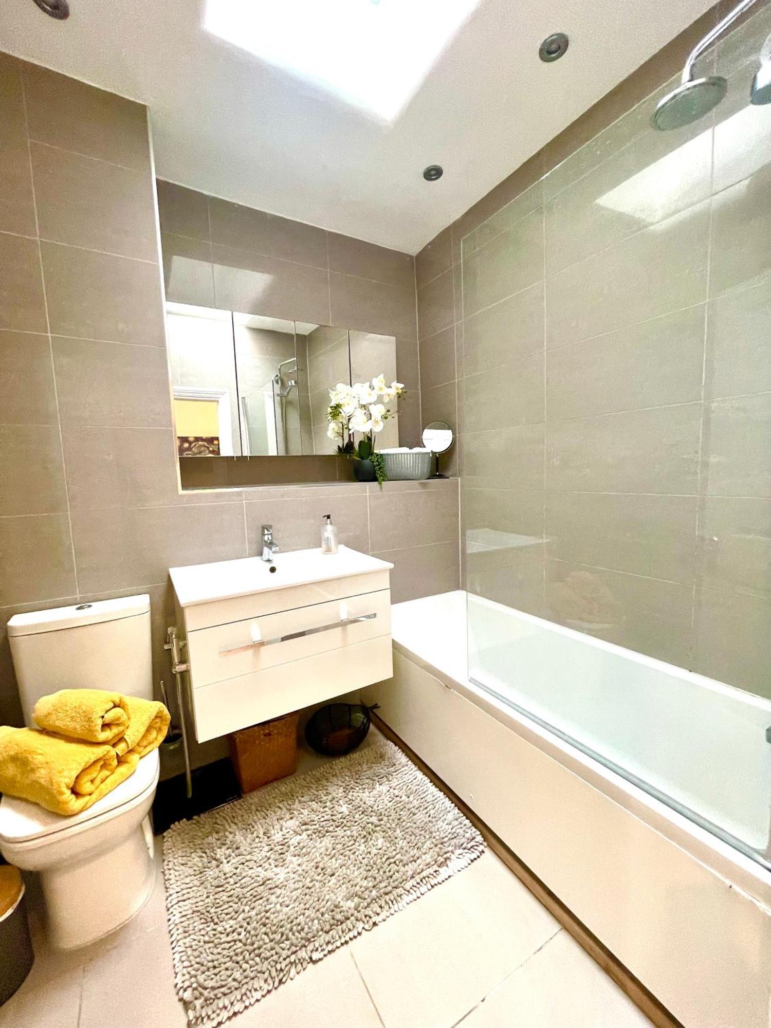 2 Beds Flat Chelsea West Brompton Londres